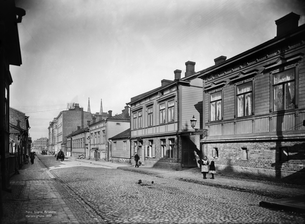 Merimiehenkatu 16, 14, 12, 10, 8.