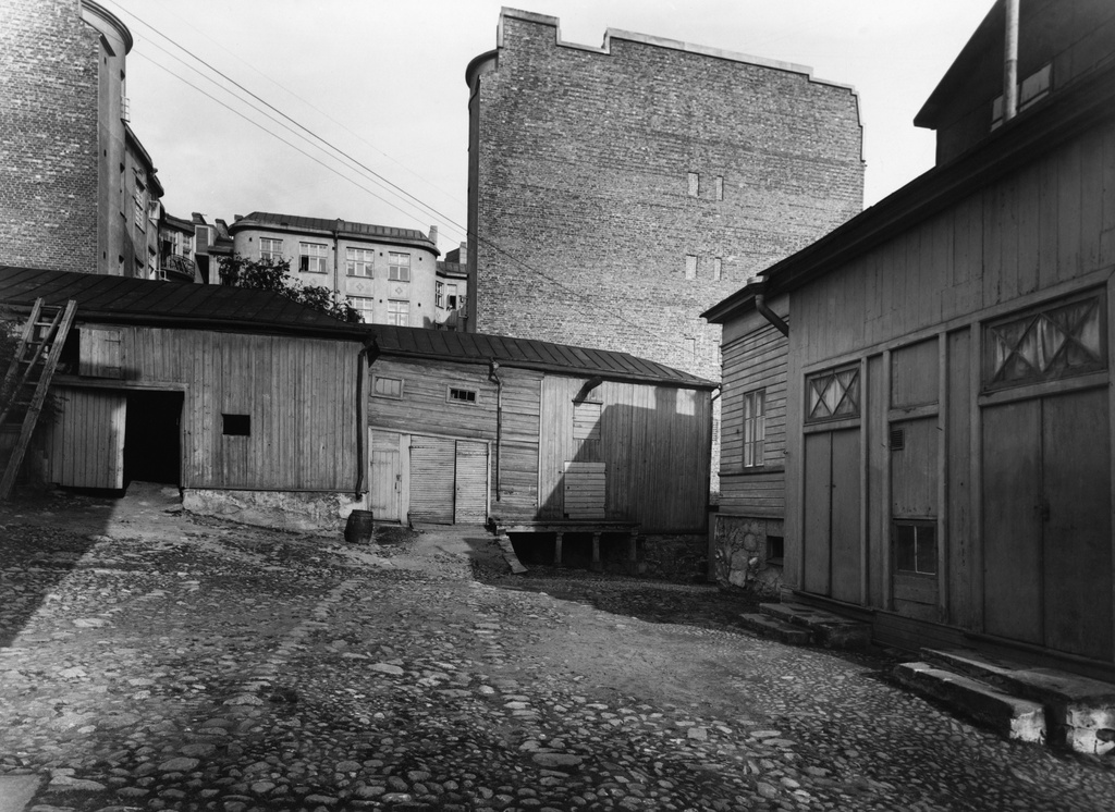 Vuorimiehenkatu 7, piha.