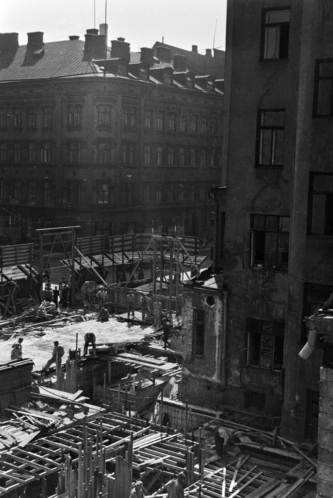 Aleksanterinkatu 9. Elannon tavaratalon rakennustyömaa. Taustalla Aleksanterinkatu 40.