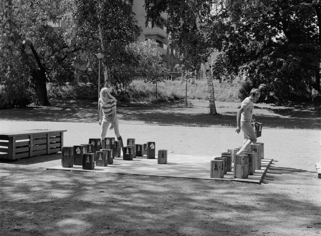 Puistoshakin pelaajia Hesperian puistossa.