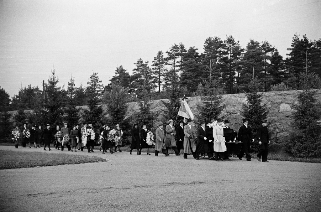 Anselm Lehtisen hautajaiset Pohjoisella hautausmaalla (=Malmin hautausmaa), hautasaatto.
