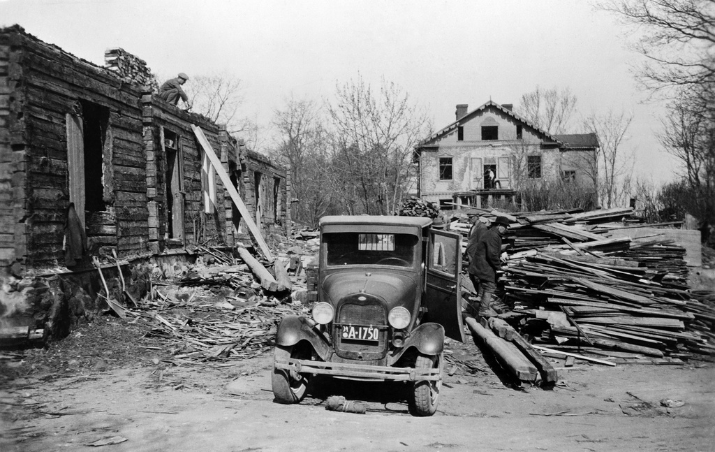 Purkutöitä Messuhallin (= Töölön kisahalli) tontilla syksyllä 1934. Turuntie 9 (= Mannerheimintie 17).