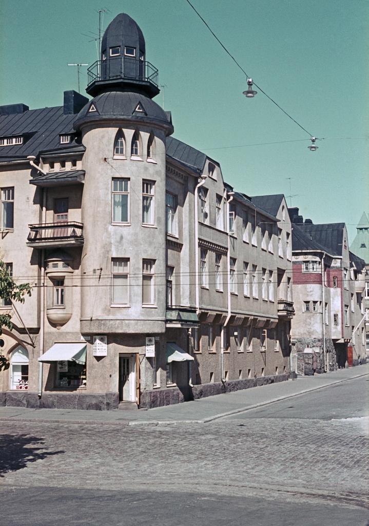 Pietarinkatu 25.; dia, filmi, väri