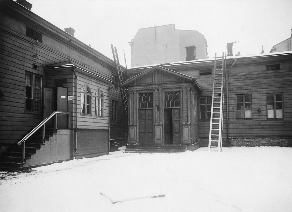 Bulevardi 7-9 (Boulevardsgatan 9). Pihakuva.