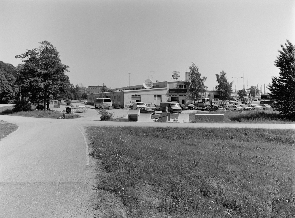 Porkkalankatu 1. Lepakkoluola.