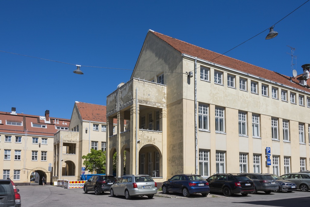Entinen Marian Sairaala. Arkkitehti Lars Sonck. Rakennusvuosi 1907. Nykyään tiloissa toimii Campus Maria - Helsingin kasvuyrityskeskus.