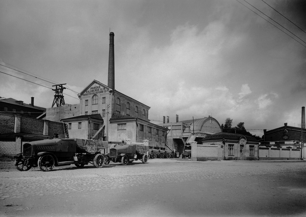 Sörnäisten rantatie 23. Paraisten Kalkkivuori Oy.