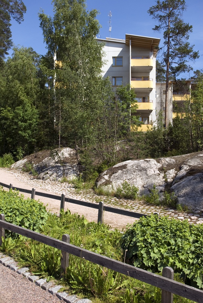 Jyrkännekuja 4; digitaalinen kuva, dng ja tiff, väri