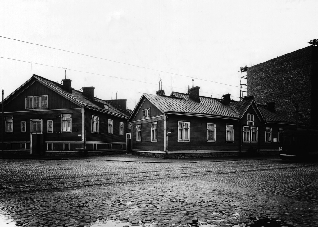 Raitiotie- ja Omnibusosakeyhtiön henkilökunnan asuinrakennus, Porvoonkatu 12.