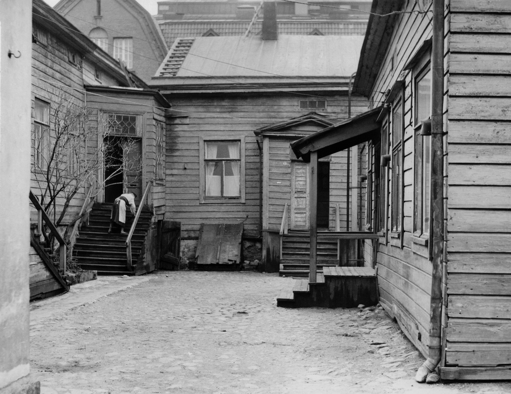 Kirkkokatu 12, piha.
