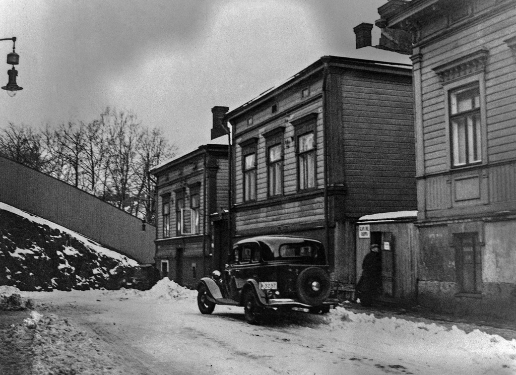 Talvinen näkymä Kivenhakkaajankadulta Punavuoresta.