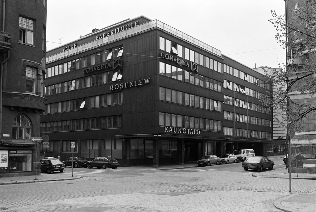 Kaukotalo, Fabianinkatu 9. - Eteläinen Makasiinikatu 6. Rakennus valmistunut 1963.Talossa sijaitsivat Helsingin kaupunginmuseon kuva-arkiston tilat. 1974-1989.