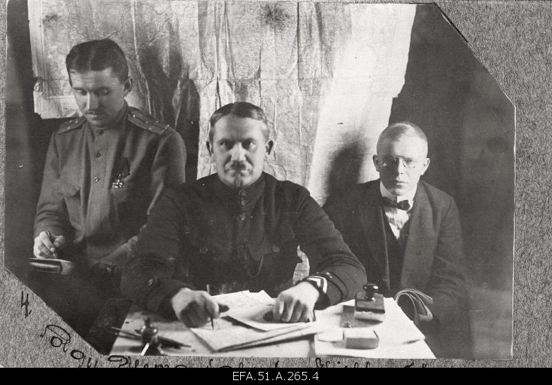 War of Liberty. 6. Chief of Colonel Johan Puskar (middle), Commander of the Command of Communications, Lieutenant Bruno Vitas (left) and editor of the newspaper Pärnu Postman Johannes Viik on the road in the headquarters vagon in Kirbla.