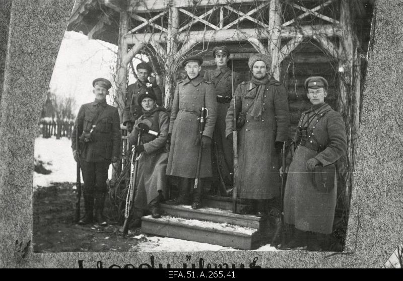 War of Liberty. 6.The first-road officers and sub-offices in the region of Ruhja (Rujiena) in Virkeni Manor. From the right, the first commander of the cafeteria, Lieutenant Jaan Maide, on the middle of the stairs, the rear cake of the junior commander Richard Sütt, the junior officer of Paul Vass on the left.