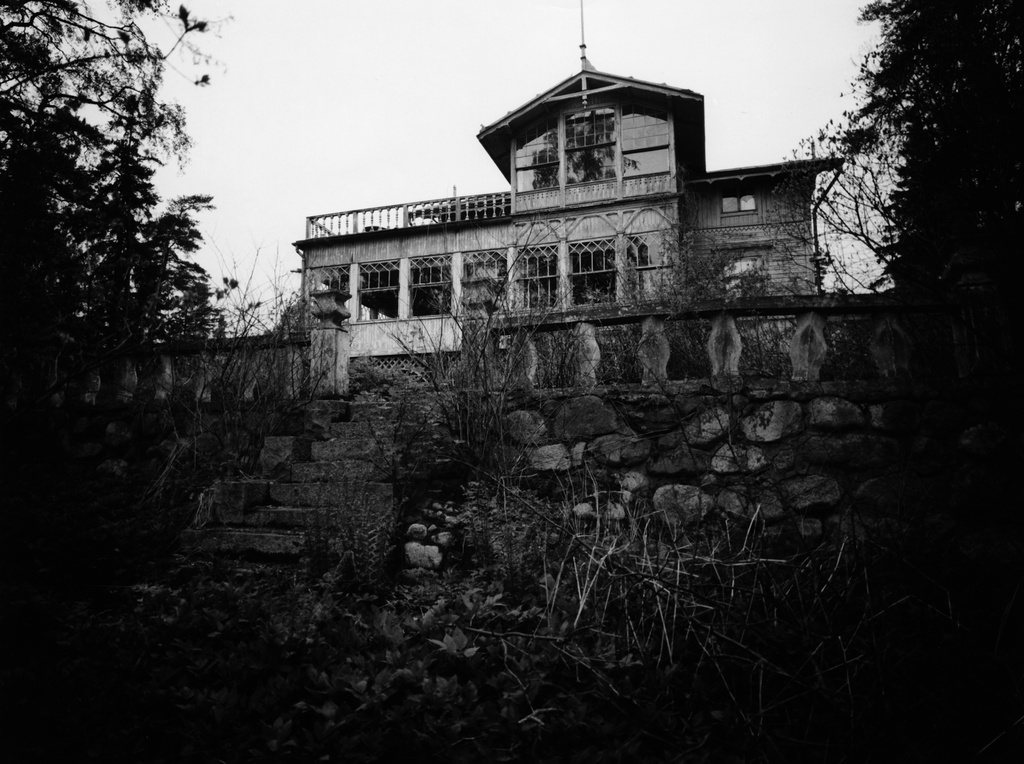 Laajasalo, Jollas, Villinginsalmi. Entinen konsuli Teffken huvila.