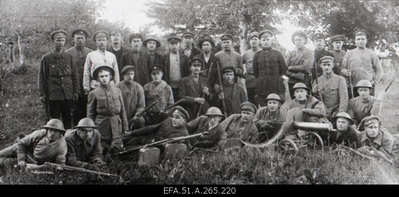 War of Liberty. 6.The 10th Street soldiers on the river Koiva (Gauja) line. The second row consists of a dark franchise (between the two knee-strong riddlemen) under Lieutenant Georg Laur.