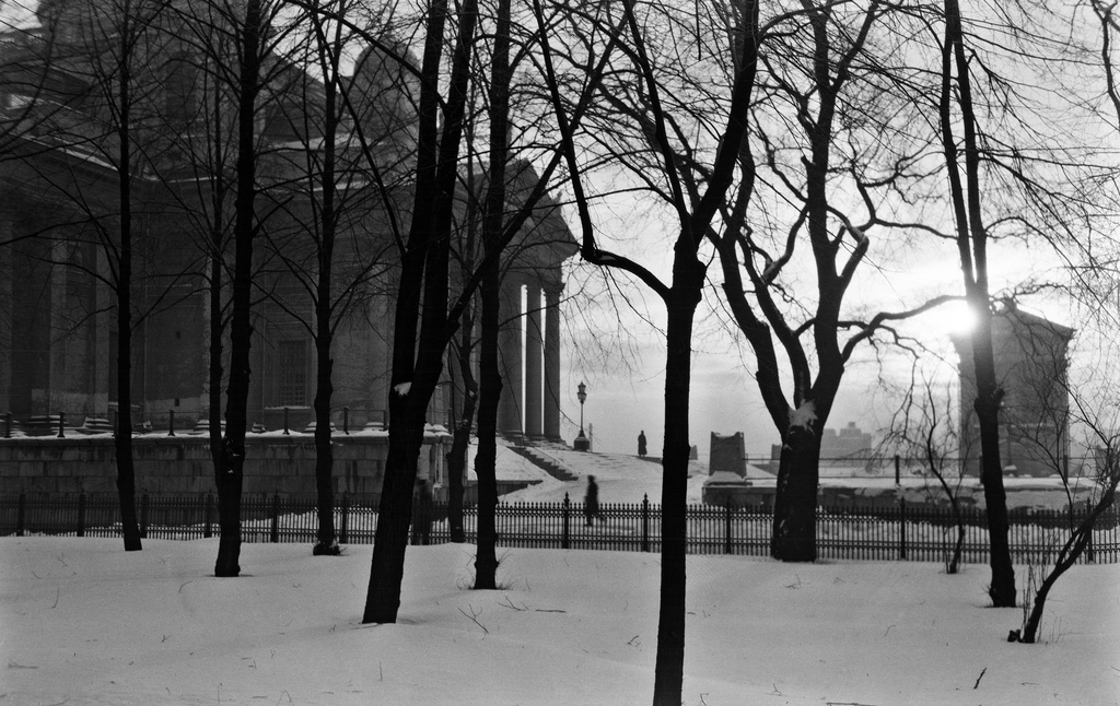 Tuomiokirkko nähtynä Pyhän kolminaisuuden kirkolta päin.