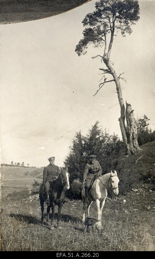 Communication Commander of the 6th footpath of the Estonian army (preferably 1.) And the younger Under-Secretary Vaarmann riding near Košelki village during the War of Independence.