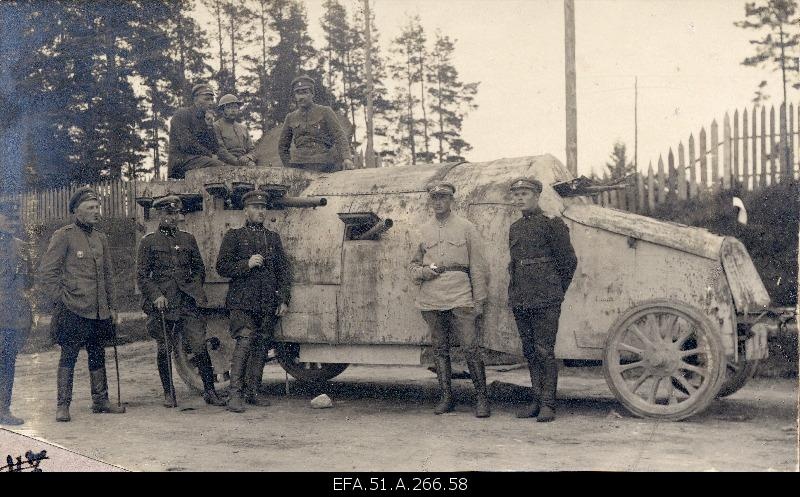 War of Liberty. 6.The old Pagan Rodenpoiss (Ropaži). On the car, a car crew, left front of the car: Lieutenant Leutnant Aleksander Kulbusch (Kulgver), car commander flagman Osvald Mitt, head of the road, Captain Karl Tallo, head of the balloon team Captain Peeter Feofanov, remand Paul Silivelja, subordinate [Ernst?] Hendrikson.