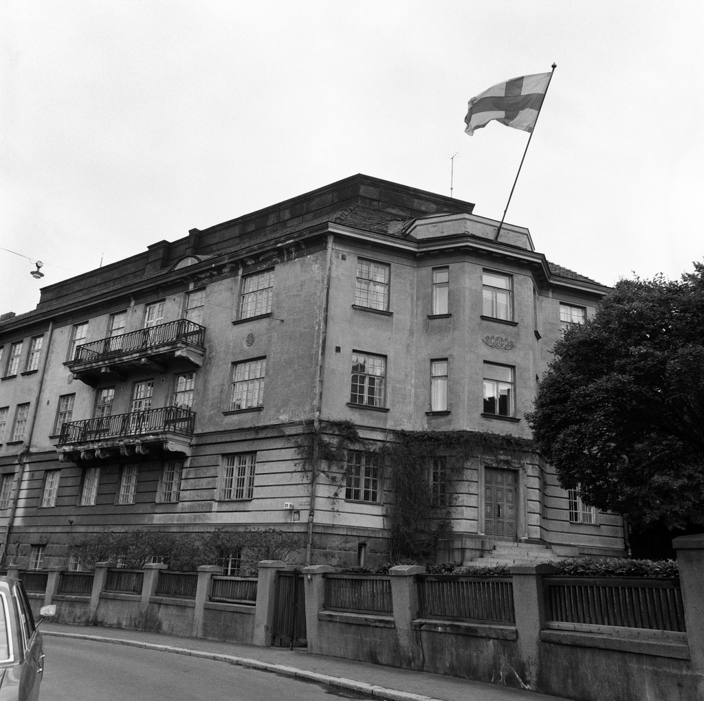 Tehtaanpuiston yhteiskoulu. Koulu siirtyi Vuosaareen uuteen rakennukseen lukuvuoden 1976-1977 alusta.