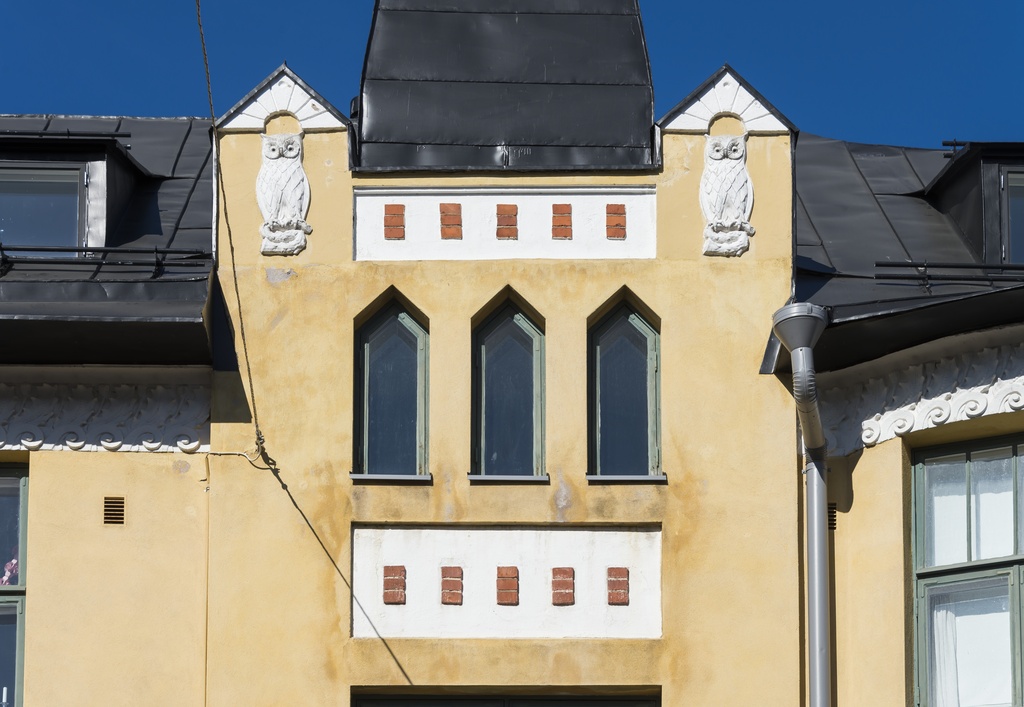 Huvilakatu 10. G.W. Nybergin suunnittelema rakennus vuodelta 1910. Yksityiskohta - julkisivun koristeita.