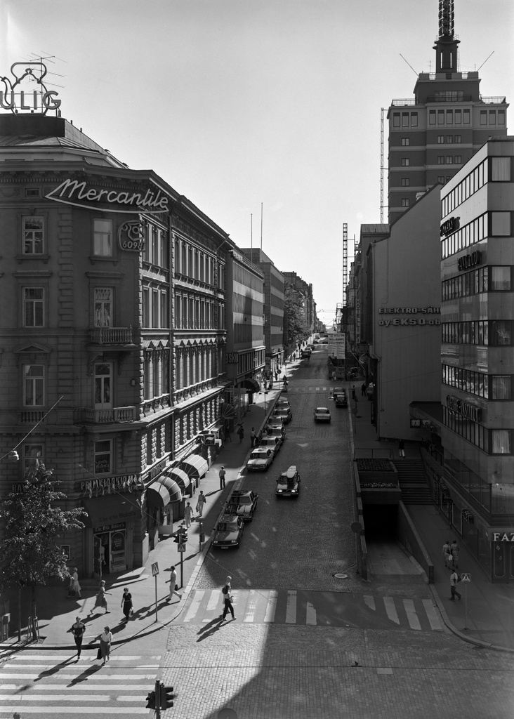 Kalevankatu 2, 4, 6 oikealla, vasemmalla 1 ja 5 (hotelli Torni).