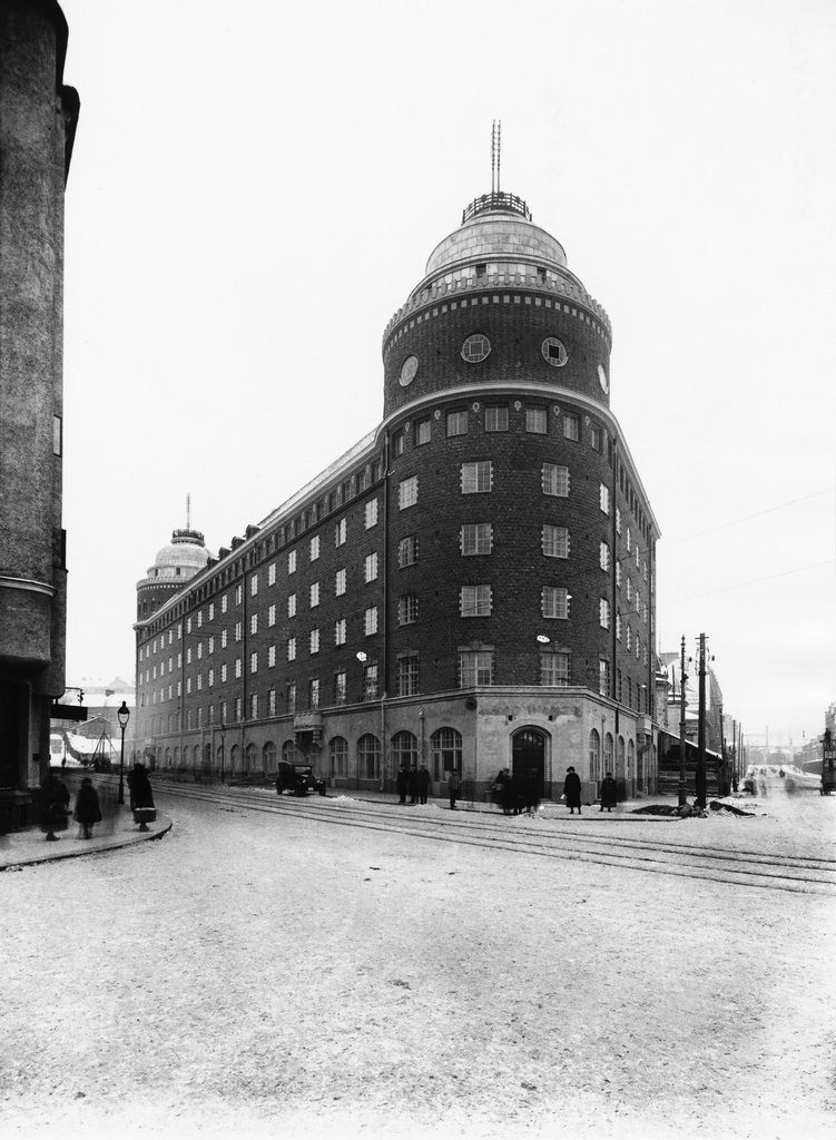 Siltasaarenkatu 11 - Hämeentie 2 a, ns. Arenan talo.
