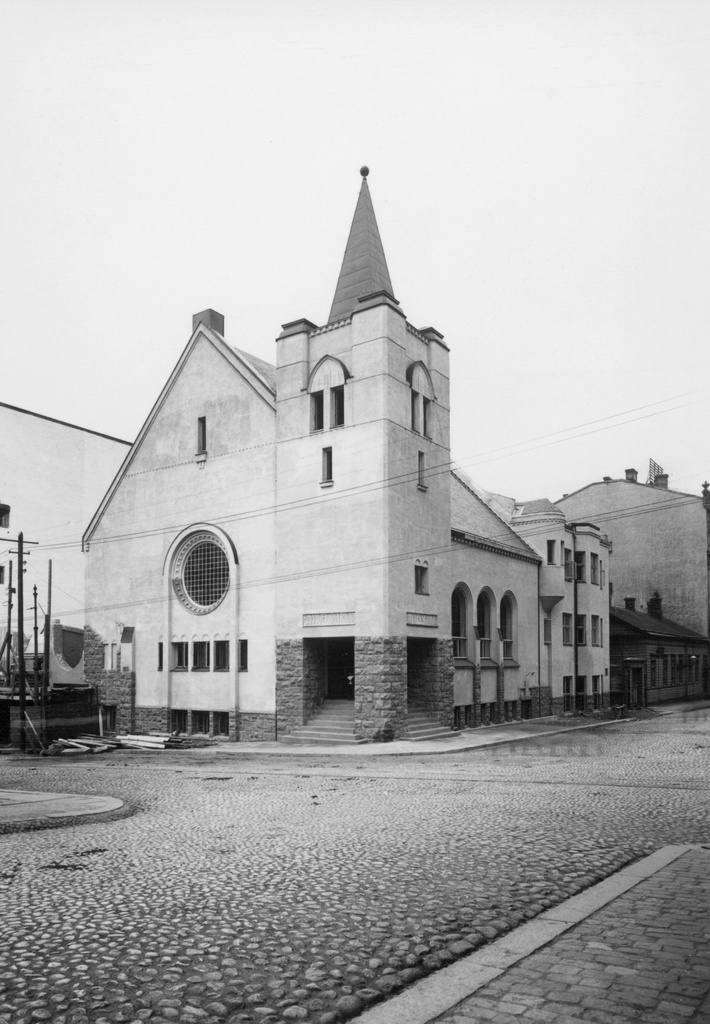 Metodistiseurakunnan kirkko; arkkitehti Eliel Saarinen. Helsingin ruotsinkielinen metodistiseurakunta rakennutti Emanuel-kirkon 1907. Kirkossa oli 340 hengen kirkkosali. Talo purettu 1938.