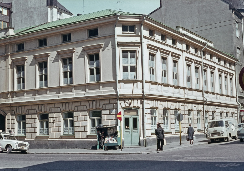 Helsingin panttilainaamon toimitalo, Albertinkatu 33 - Kalevankatu 35.