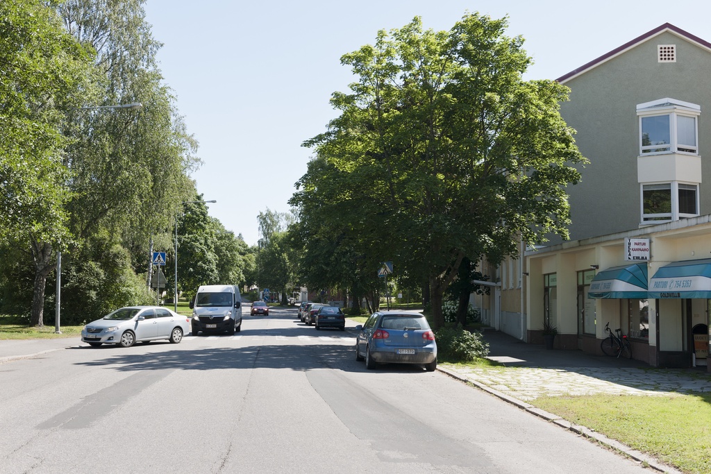 1950-luvun lähiöarkkitehtuuria Maunulassa, As oy Vesakon kulmassa oleva liikekiinteistö, Vesakkotie 7.