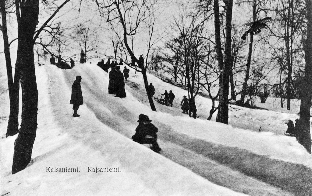 Kelkkamäessä Kaisaniemessä.