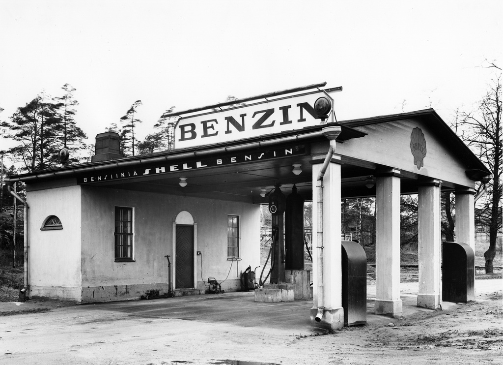 Oy Shell Ab:n huoltoasema Viiden pennin tulli, Turuntie 80 (Mannerheimintie 108).