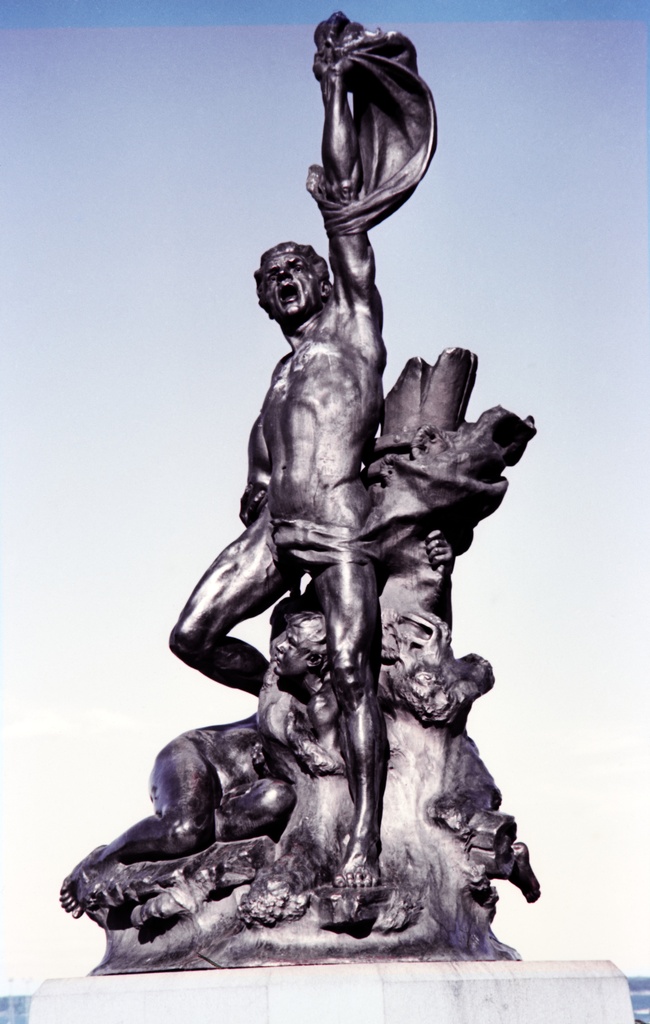 "Haaksirikkoiset" on Robert Stigellin pronssiveistos Tähtitorninmäellä. Veistos paljastettiin vuonna 1898. Työ valettiin Pariisissa, jossa Stigell myös viimeisteli veistoksensa. Teos on korkeudeltaan 4,5 metriä, mutta graniittijalustan kanssa korkeus kohoaa kuuteen metriin. Teoksen aihe on haaksirikkoon joutunut perhe. Ylimmäisenä isä huutaa apua pieni lapsi sylissään. Hänen katseensa on suunnattu lähestyviin pelastajiin. Pojan hahmo tarrautuu laivan jäännöksiin. Äiti on vaipunut lautalle.