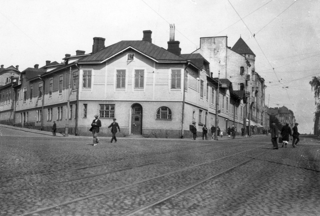 Tehtaankatu 21, 19 - Laivurinkatu 33.
