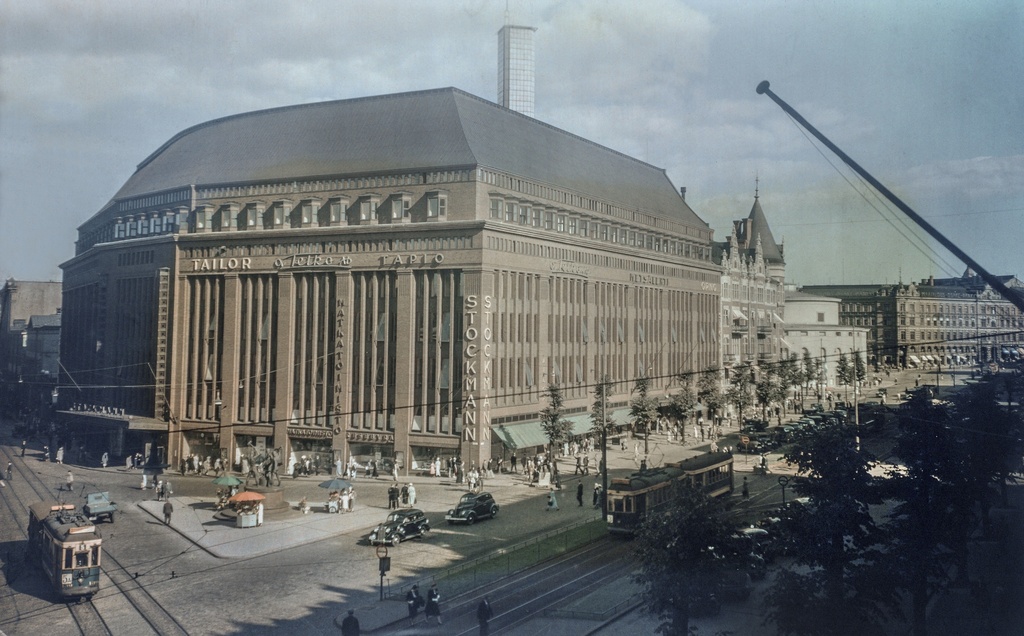 Stockmannin tavaratalo, Aleksanterinkatu 52  - Itäinen Heikinkatu 1 ( = Mannerheimintie 1)