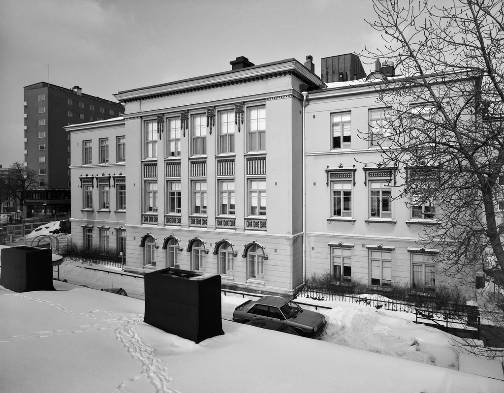 Helenan vanhainkoti, Hämeentie 55. Vanhainkoti valmistui 1913 venäläisen hyväntekeväisyysyhdistyksen toimesta.