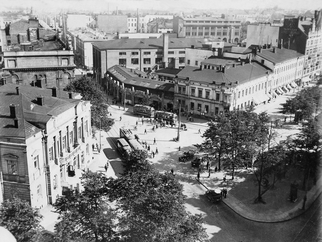 Itäinen Heikinkatu 3, 5, 7 (= Mannerheimintie 1, 3.) - Aleksanterinkatu 52; 23.