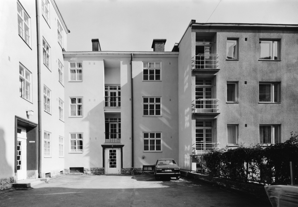 Kalevankatu 38, 40 pihan puoli.