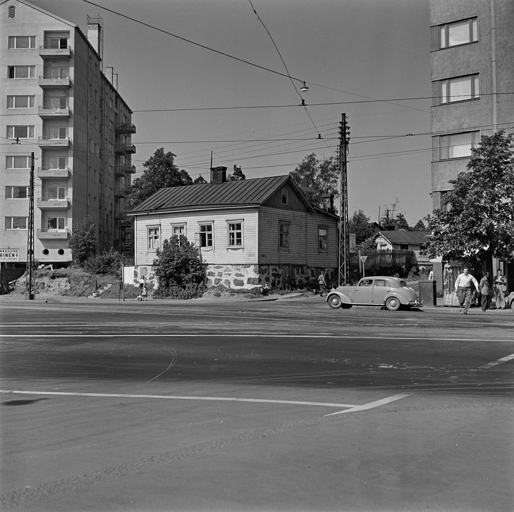Mannerheimintie 69 (oik.), 71, Lääkärinkadun kulma.