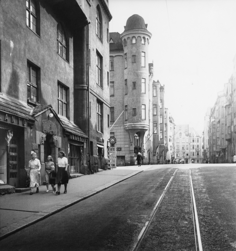 Luotsikatu 5, 7, 9.; negatiivi ja vedos, filmi paperi, mv