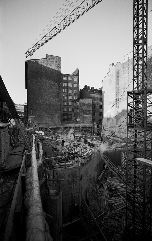 Hallituskatu 15 (Yliopistonkatu 5) - Vuorikatu 2, Heimolan talon tontin uudistyömaa.