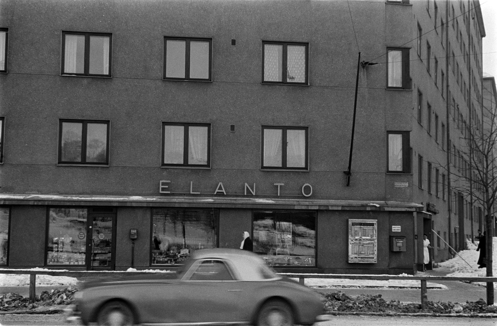 Mannerheimintie 152. - Kuusitie 2. Elannon myymälä.