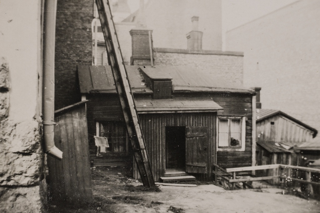 Kristianinkatu 11.; vedos pohjustettu, paperi pahvi, mv