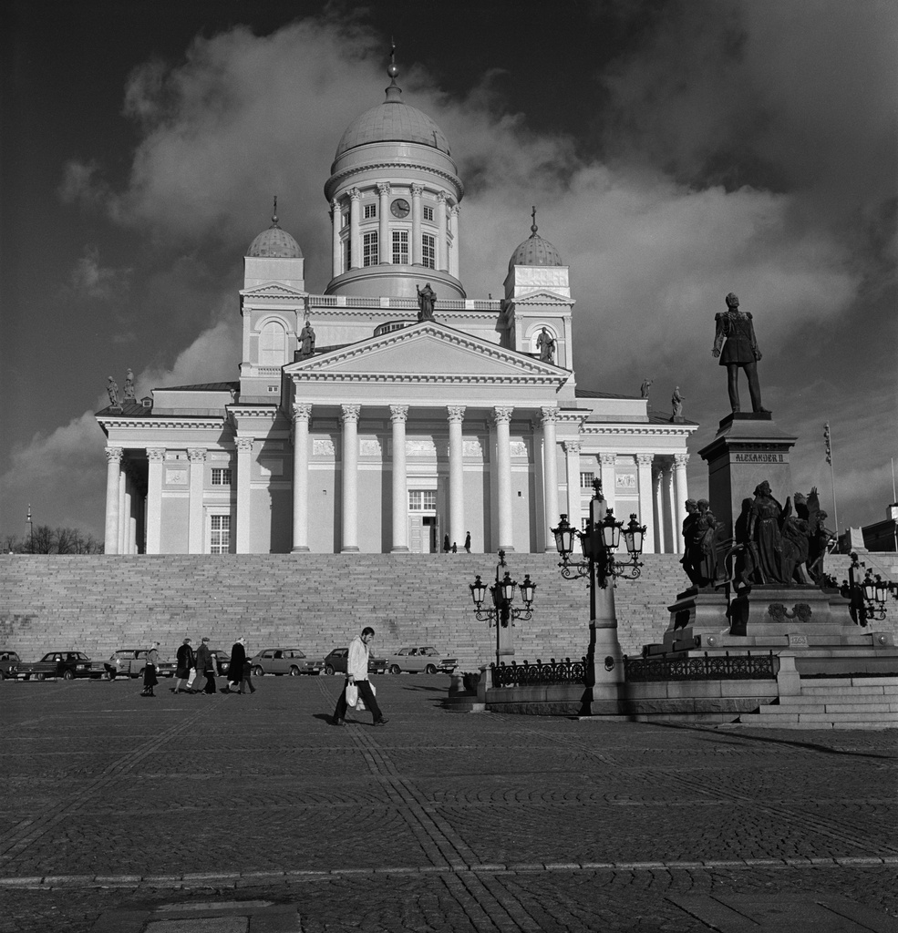 Tuomiokirkko ja Senaatintori..