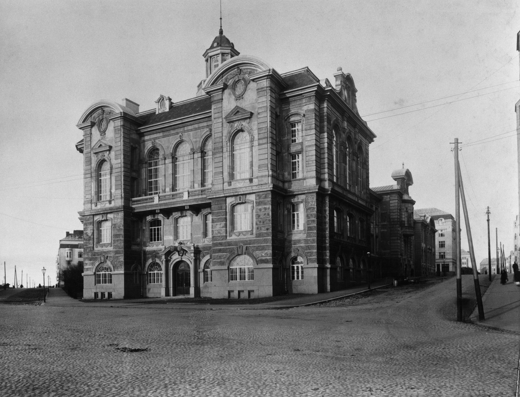 Aleksanterin kymnaasi, Arkadiankatu 7 - Nervanderinkatu 2