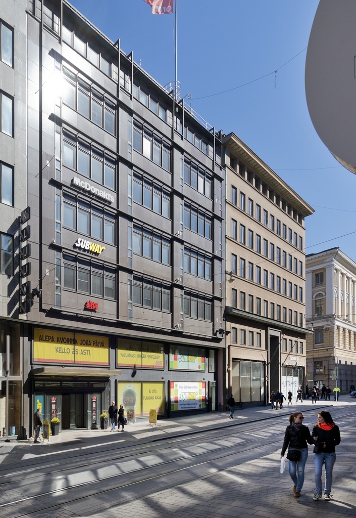 Kauppakeskus Kluuvi, Kluuvikatu 7 - Aleksanterinkatu 7b. Arkkitehtitoimisto Jauhiainen & Nuuttila, 1988-89. Oikealla Aleksanterinkatu 7a. City-inventointi.