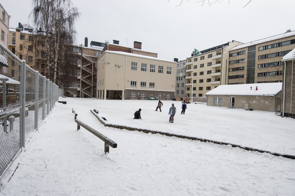 Töölön ala-aste, pihakuva.