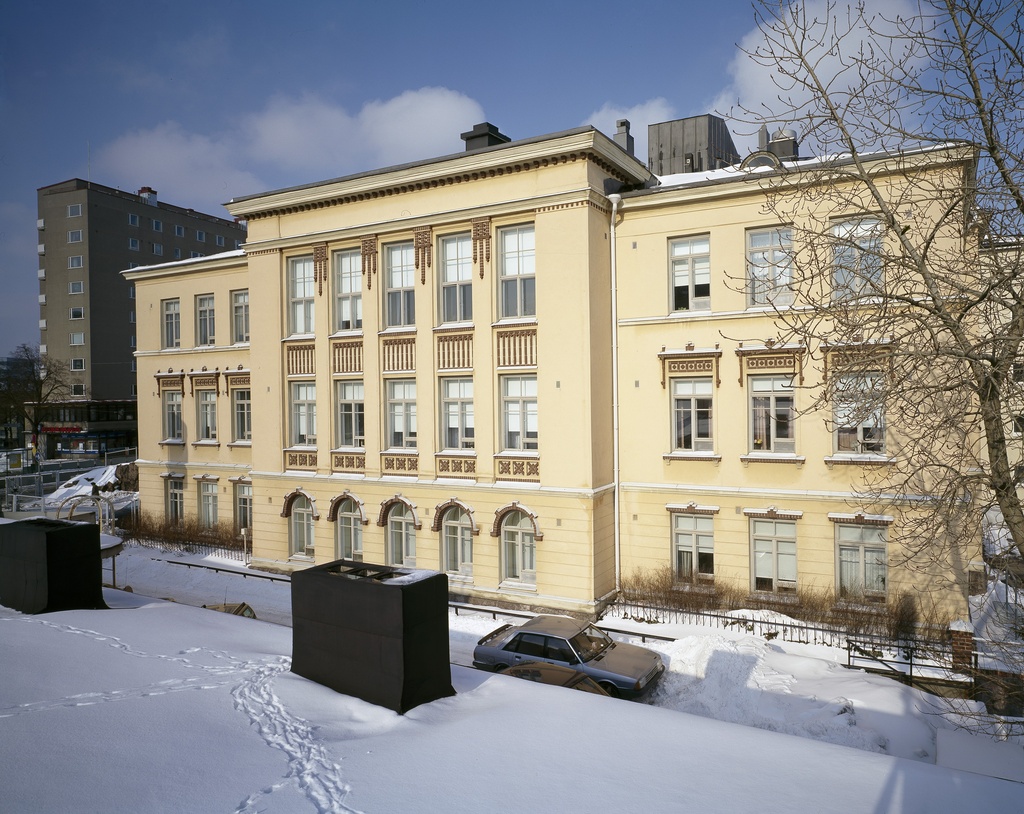 Helenan vanhainkoti, Hämeentie 55. Vanhainkoti valmistui 1913 venäläisen hyväntekeväisyysyhdistyksen toimesta.
