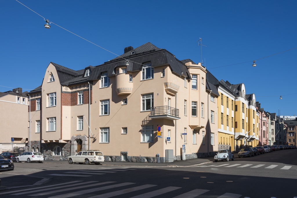 Pietarinkatu 23 - Huvilakatu 18. Waldemar Wileniuksen suunnittelema rakennus "Gunnebo Gård". Rakennusvuosi 1905.