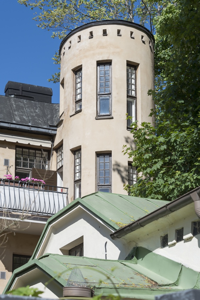 Laivurinkatu 21. Huvilakujan puoleinen julkisivu. Emil Holmin suunnittelema rakennus vuodelta 1907.